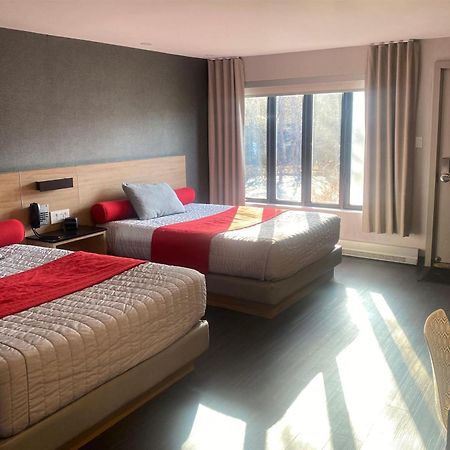 Ramada By Wyndham Laval Hotel Kültér fotó