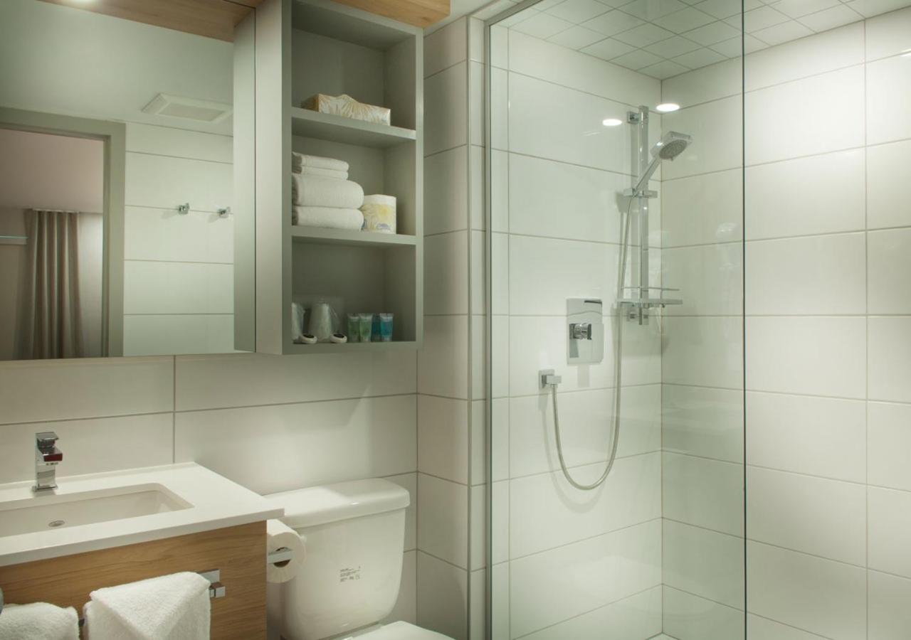 Ramada By Wyndham Laval Hotel Kültér fotó