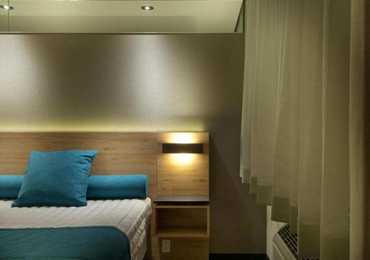 Ramada By Wyndham Laval Hotel Kültér fotó