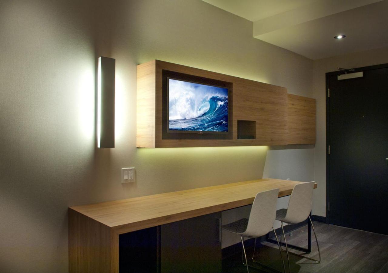 Ramada By Wyndham Laval Hotel Kültér fotó