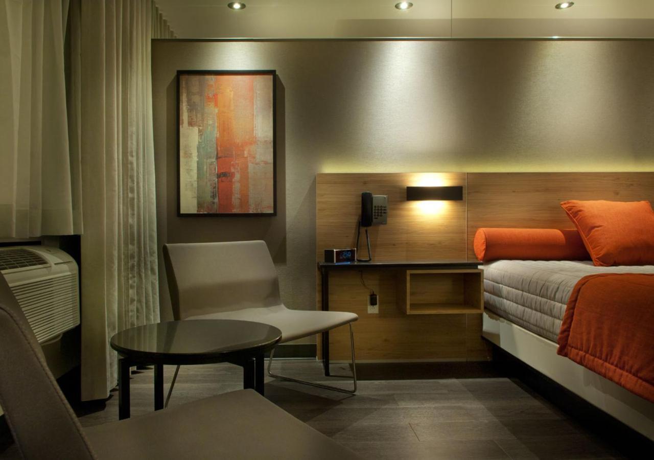 Ramada By Wyndham Laval Hotel Kültér fotó