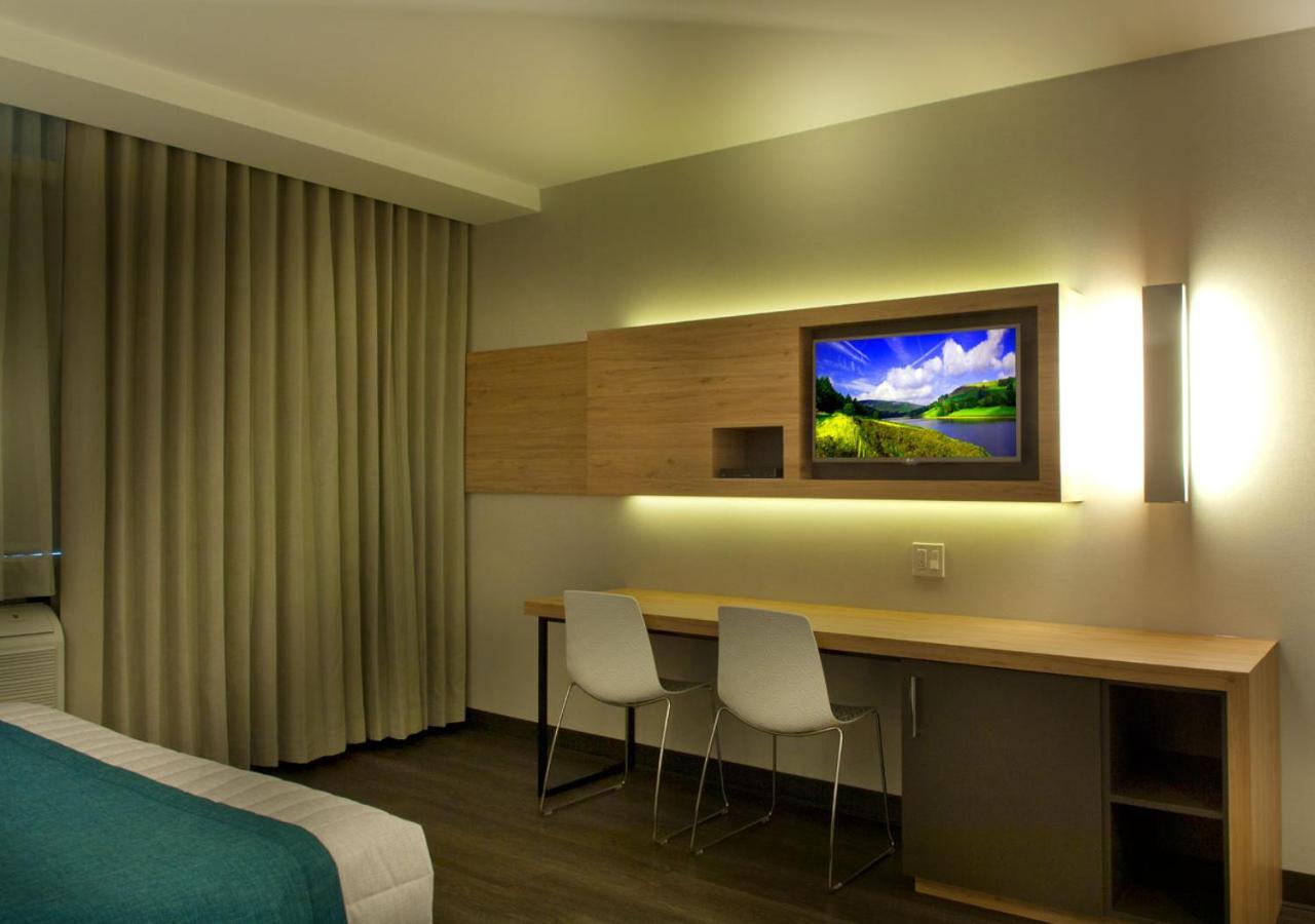 Ramada By Wyndham Laval Hotel Kültér fotó