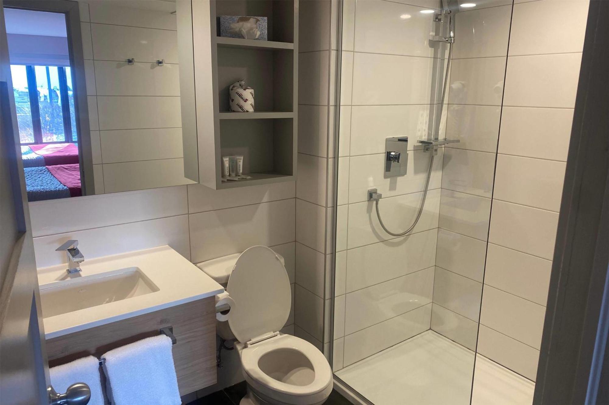 Ramada By Wyndham Laval Hotel Kültér fotó