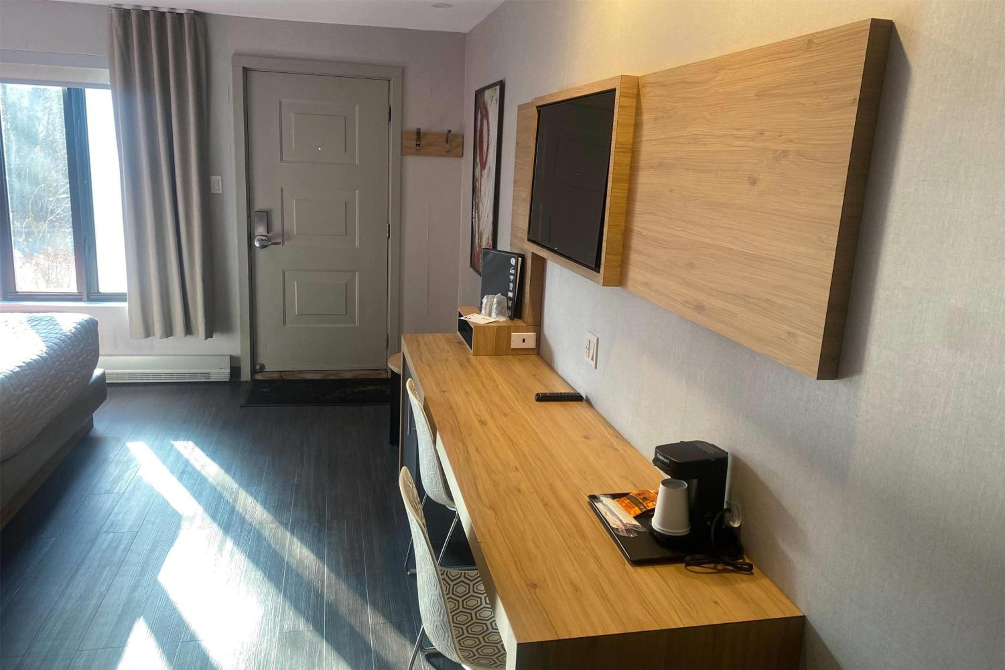 Ramada By Wyndham Laval Hotel Kültér fotó