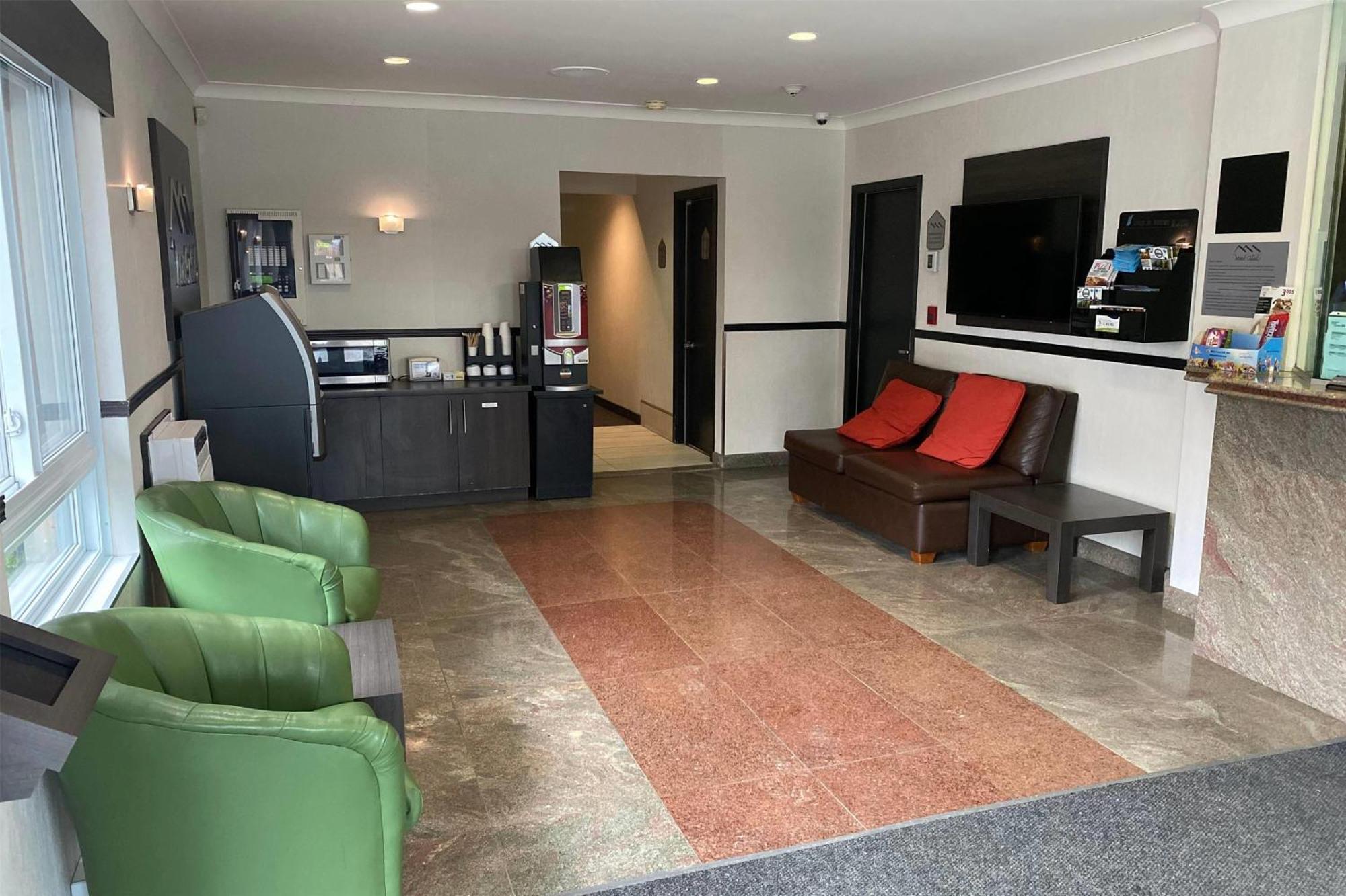 Ramada By Wyndham Laval Hotel Kültér fotó