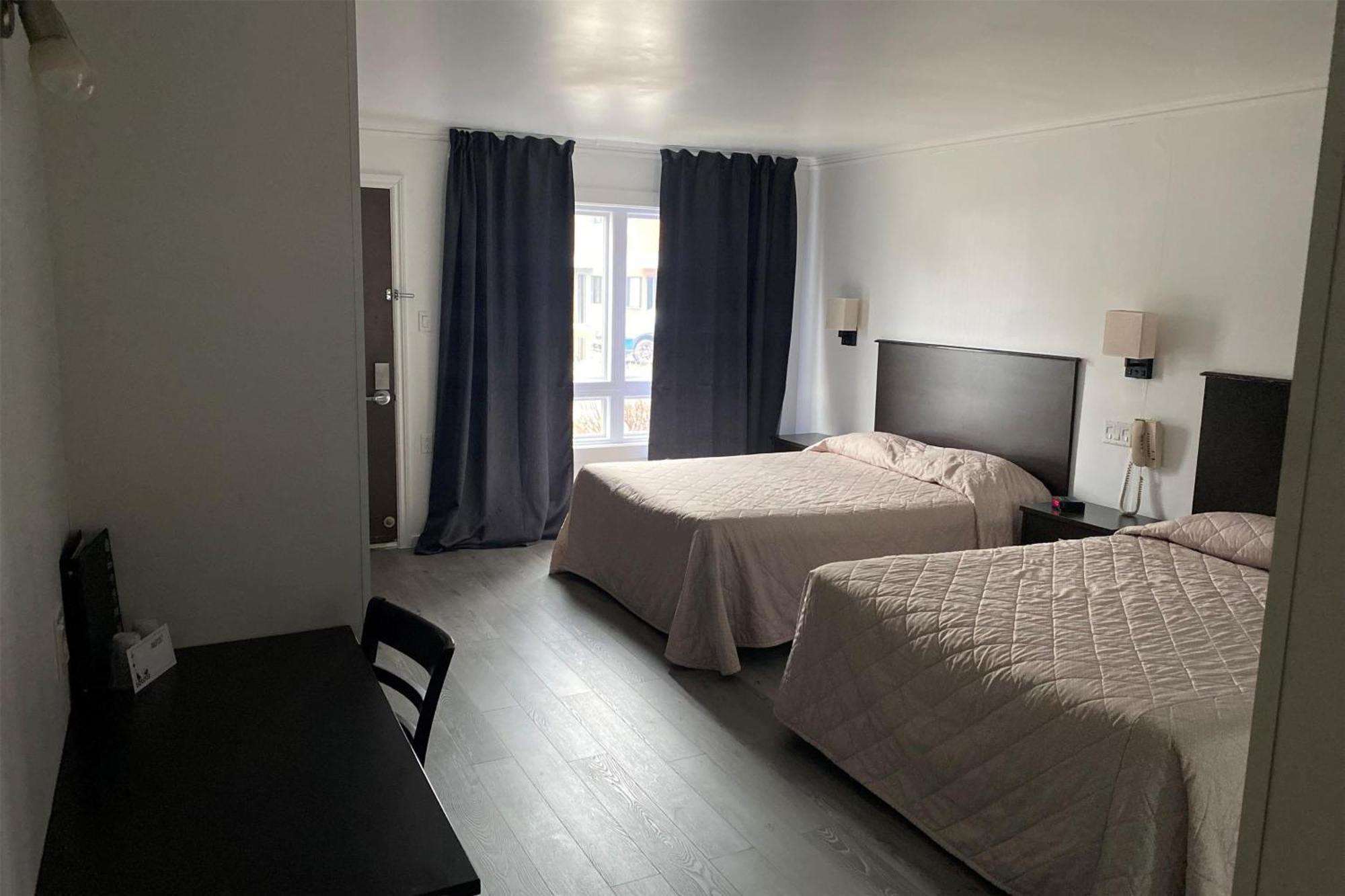 Ramada By Wyndham Laval Hotel Kültér fotó
