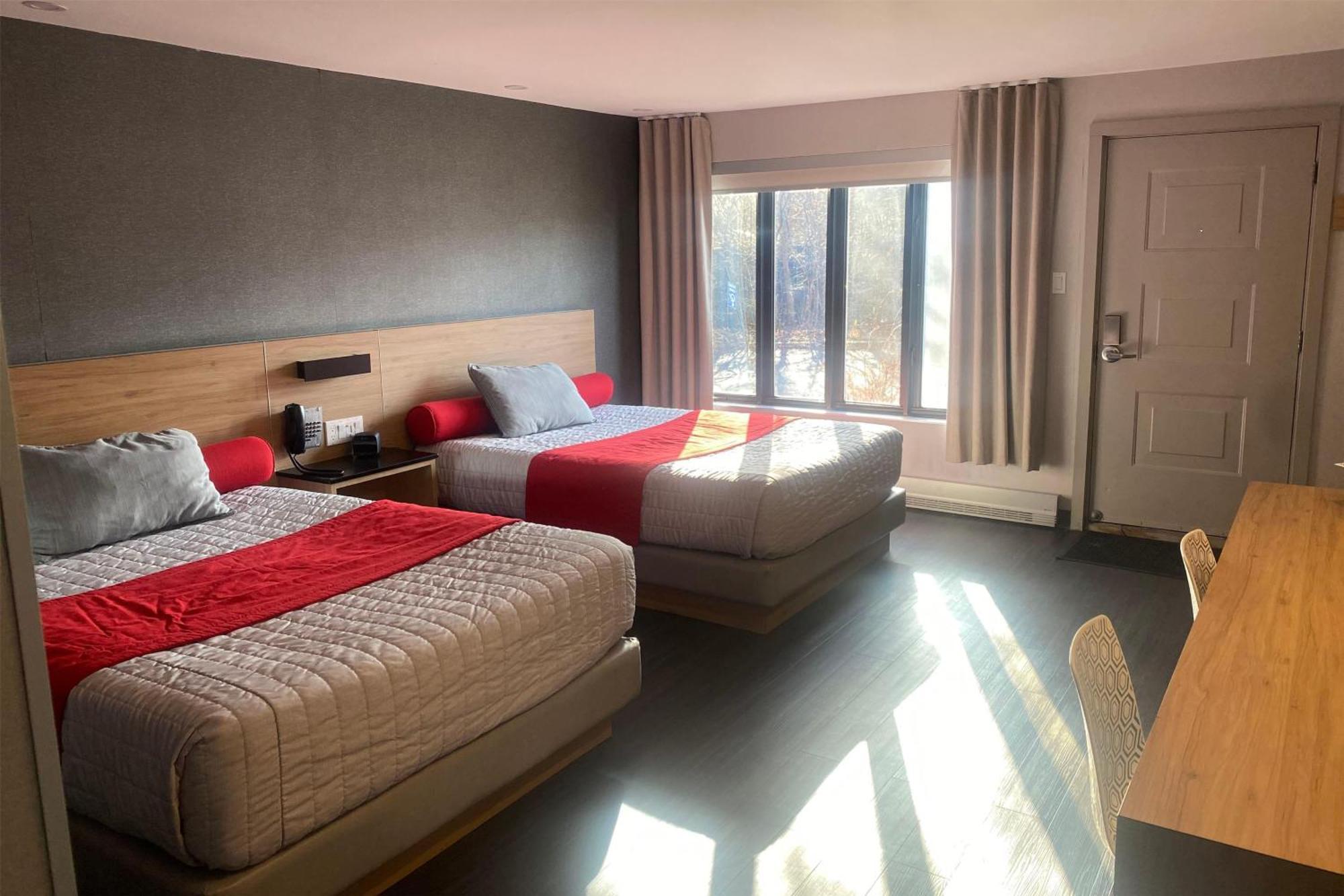 Ramada By Wyndham Laval Hotel Kültér fotó