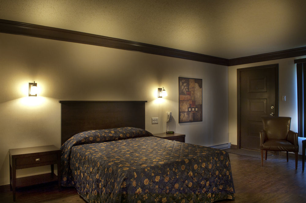 Ramada By Wyndham Laval Hotel Kültér fotó
