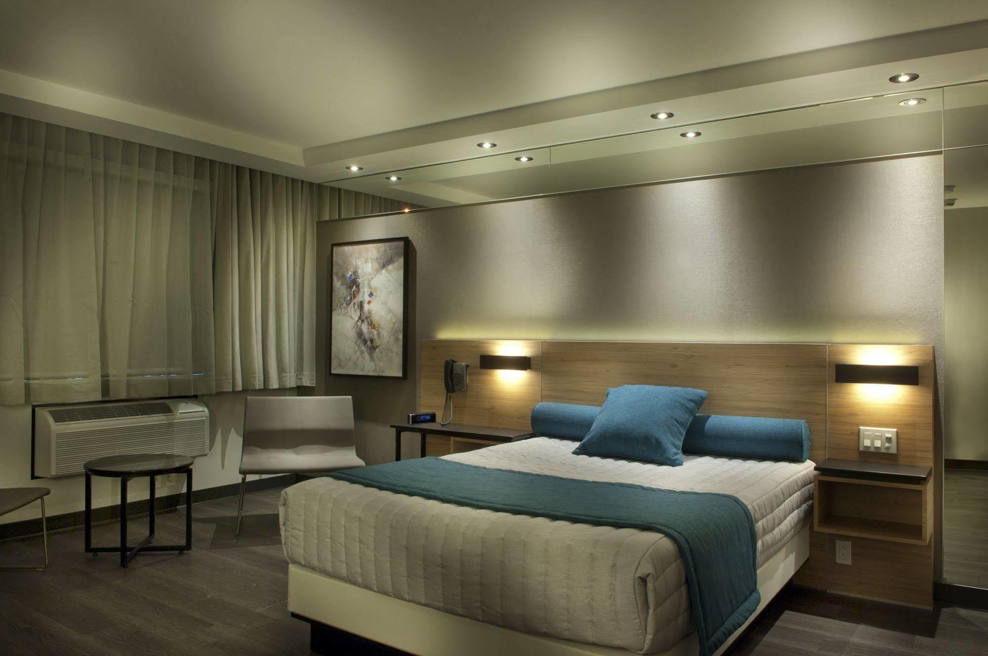 Ramada By Wyndham Laval Hotel Kültér fotó