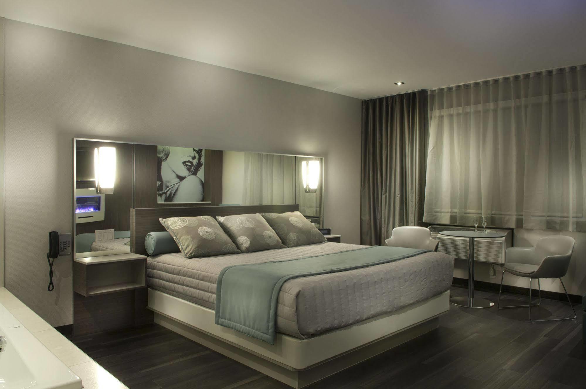Ramada By Wyndham Laval Hotel Kültér fotó