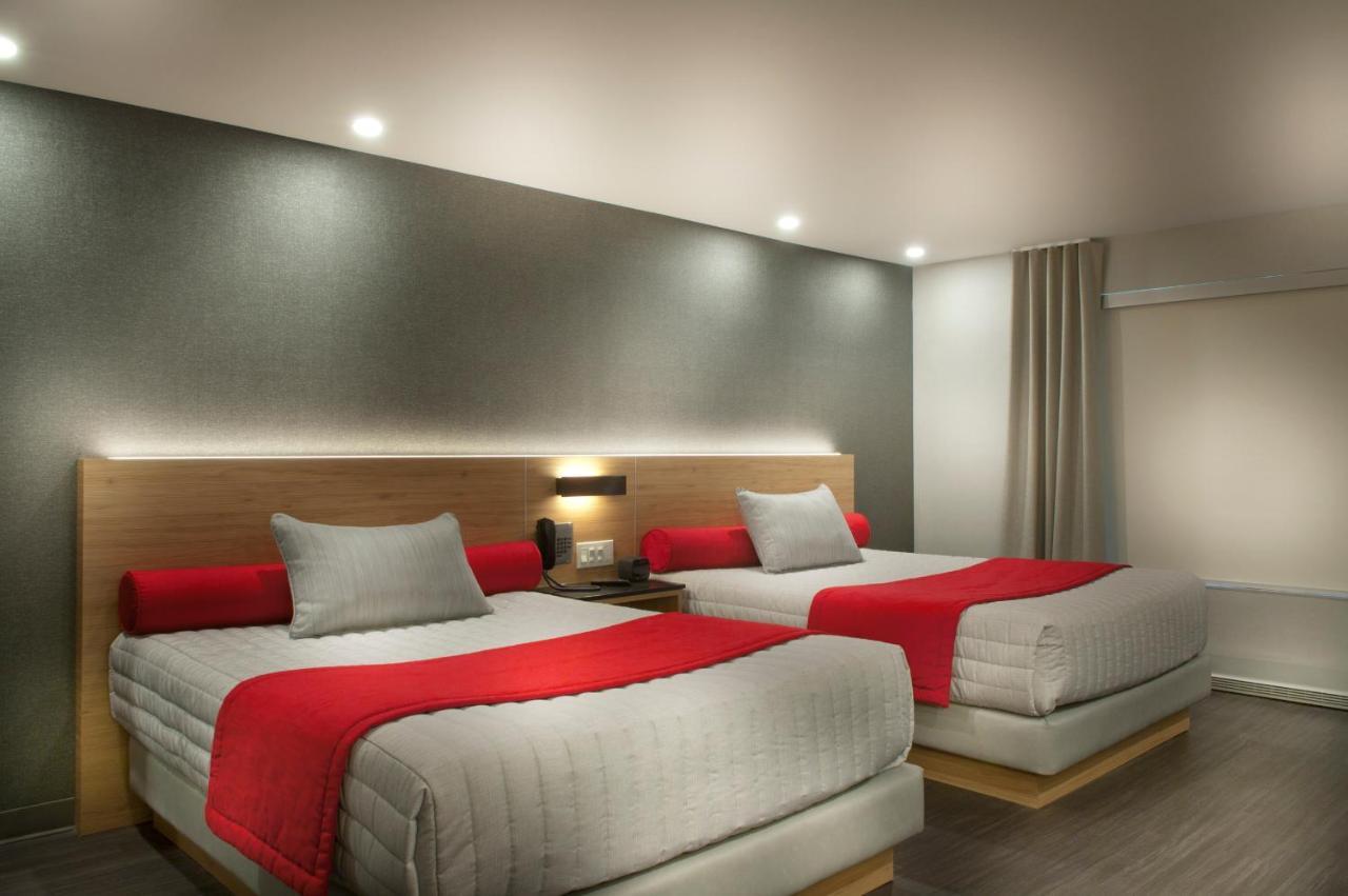 Ramada By Wyndham Laval Hotel Kültér fotó